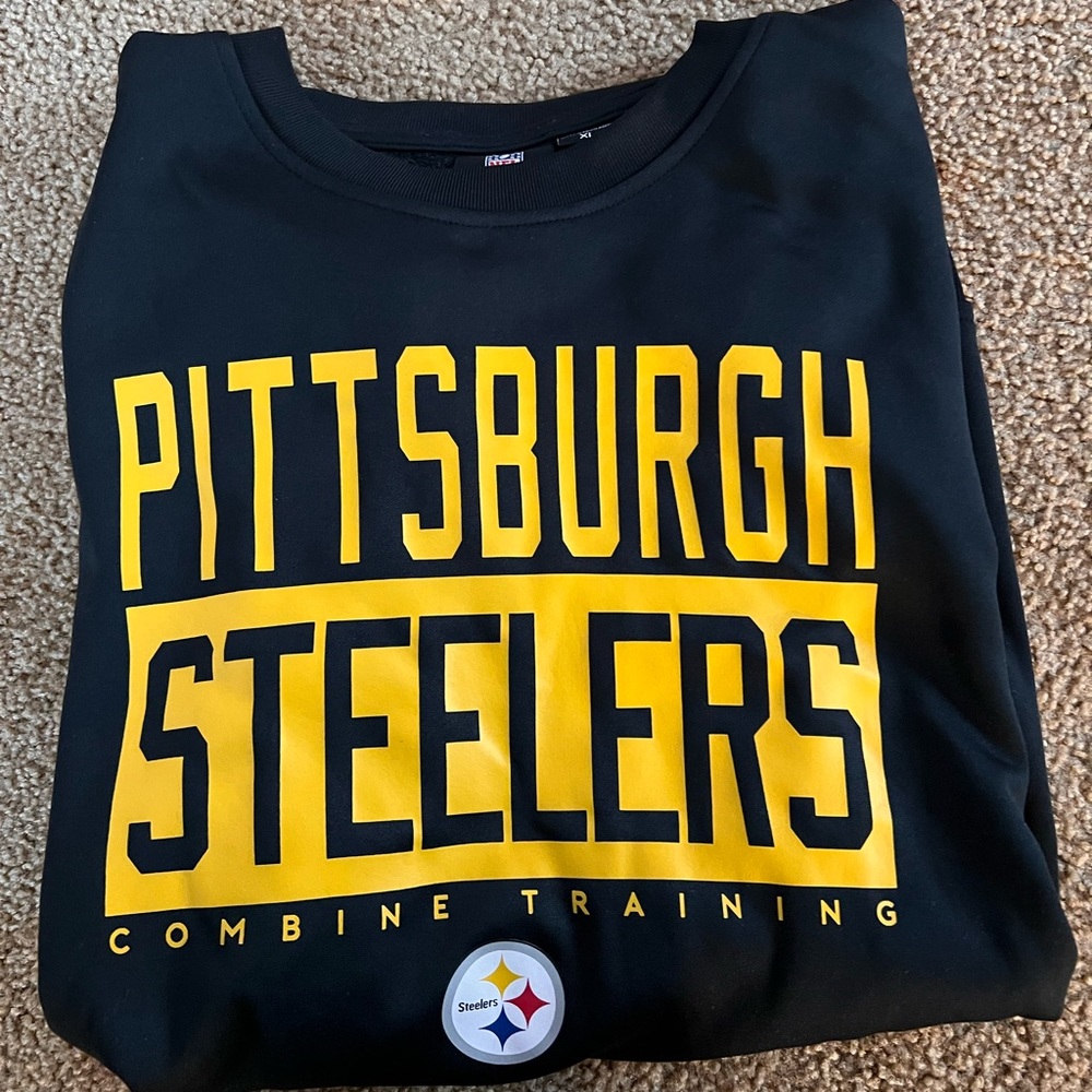 Like new New Era Pittsburgh Steelers Crewneck
